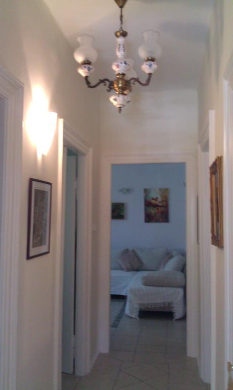 Adagio Theatre Apartment Split Room photo